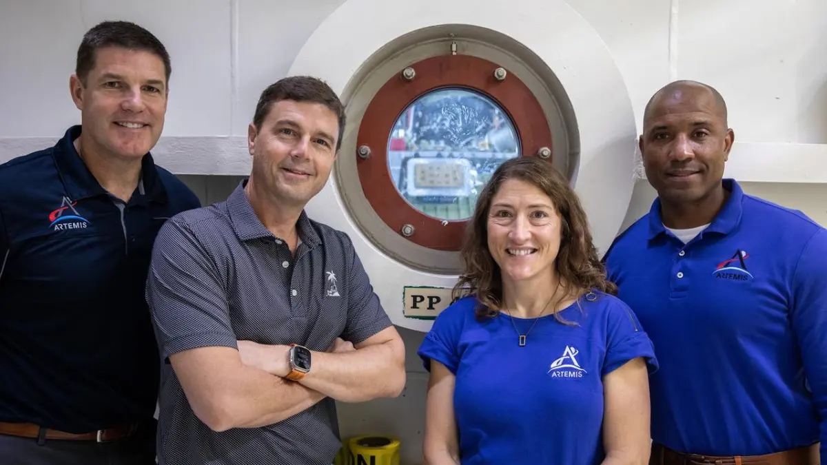 Artemis II astronauts returning to Earth after historic NASA moon mission splashdown 2026